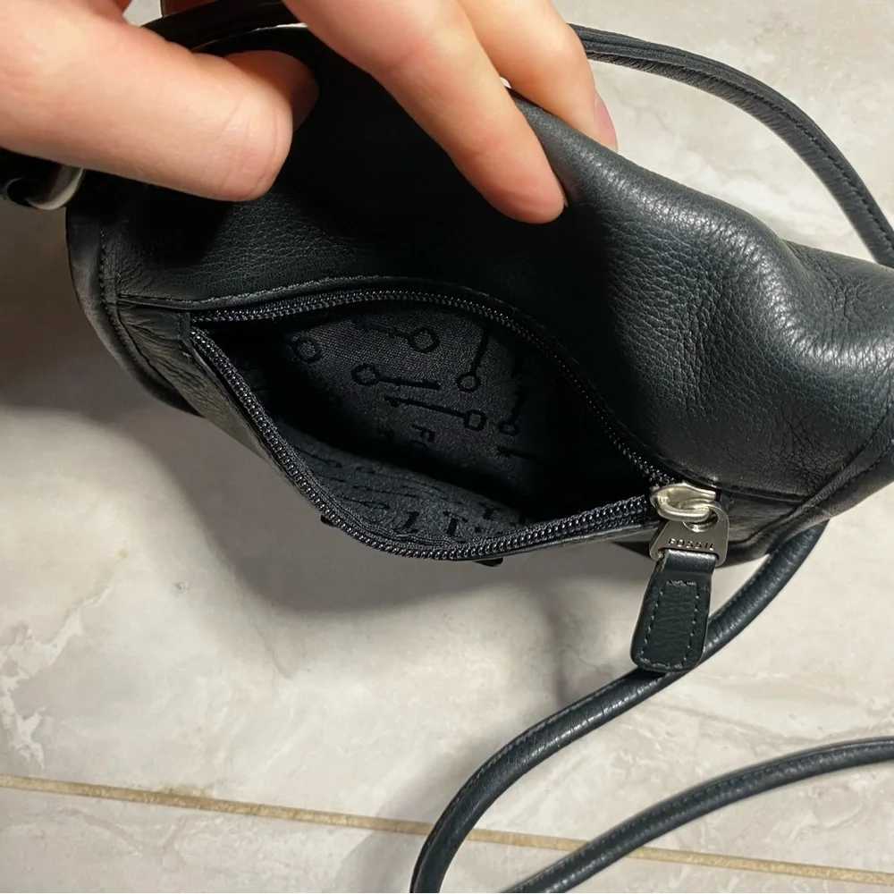 Fossil Pebbled Black Leather w/ Silver Tone Hardware Mini Crossbody Purse Bag - Picture 6 of 9